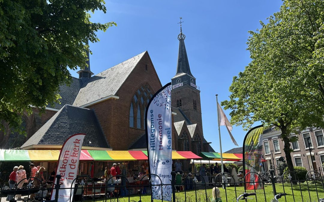Kom naar de kraam van de Maartenskerk tijdens de Montmartre Hillegom